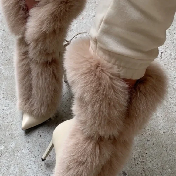 BNIB Ice Queen Design Pocahontas Fur High Heel Boots in Vanilla - Picture 2 of 5